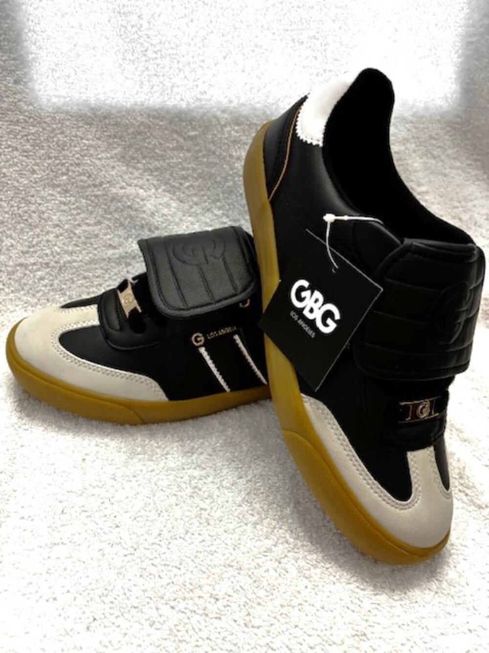 GBG Los Angeles lace up black sneaker with white accents NWT Size 7-1/2